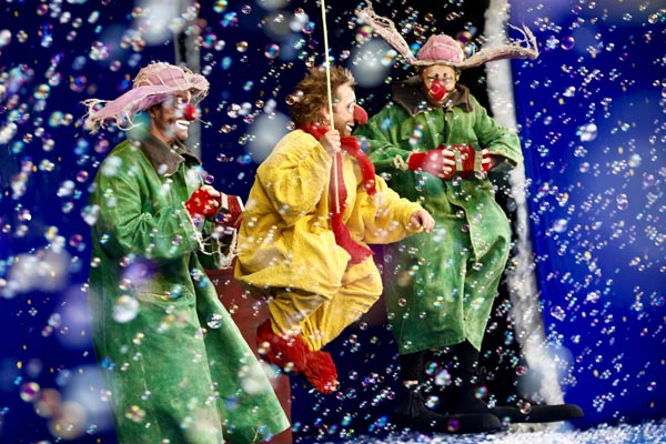Slava Snowshow 3 clowns in bubbles by Aya Rufin.jpeg