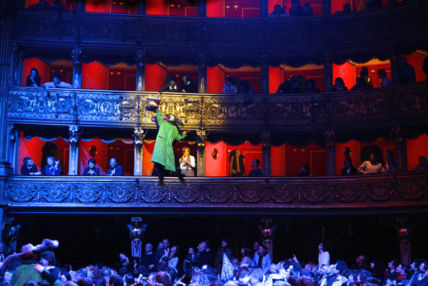Slava Snowshow Balcony by Veronique Vial.jpg